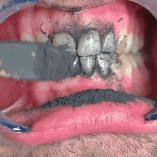 HappySmile Активен Јаглен + ГРАТИС БИОРАЗГРАДЛИВА ЧЕТКА